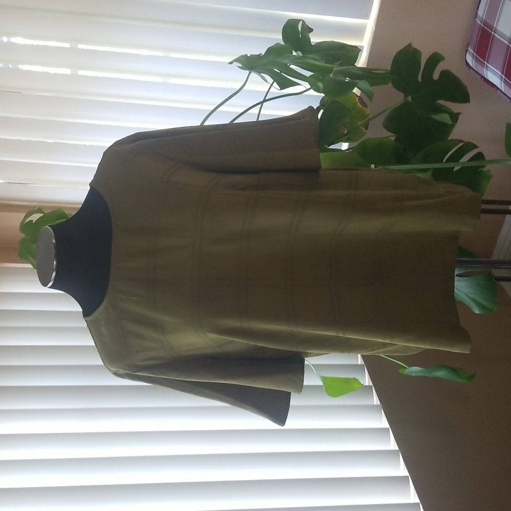 Top - Picture 2 of 10